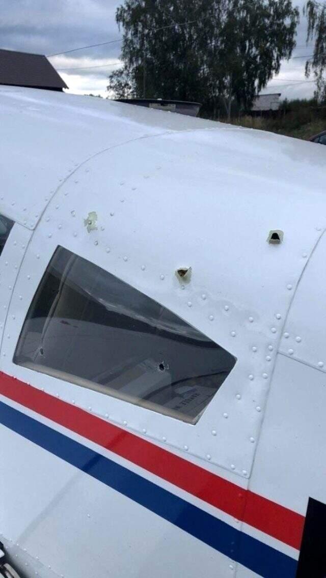 Rusya'da evinin üstünde uçuş yapan uçağa pompalı tüfeğiyle defalarca ateş etti Rusya'da evinin üstünde uçuş yapan uçağa pompalı tüfeğiyle defalarca ateş etti