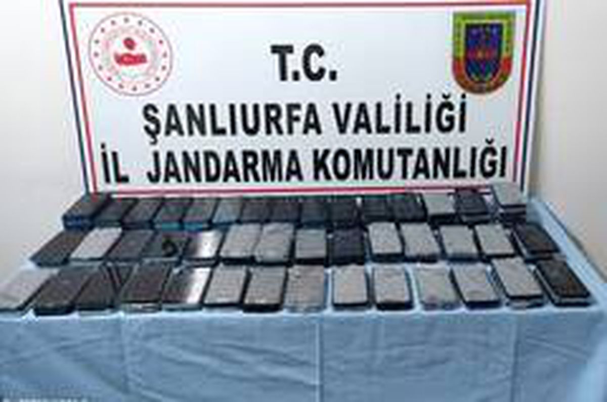 Şanlıurfa\'da 157 gümrük kaçağı telefon ele geçirildi