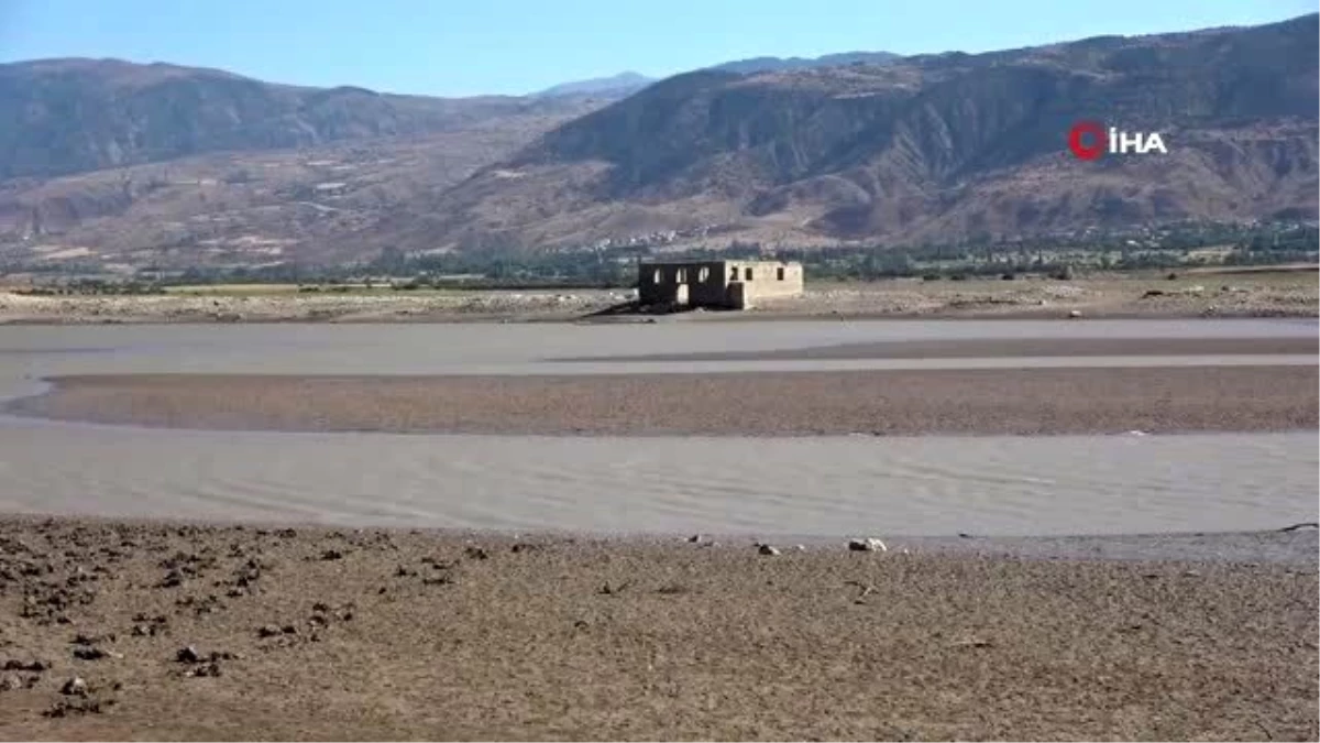 Sular altında kalmıştı, yeniden ortaya çıktı