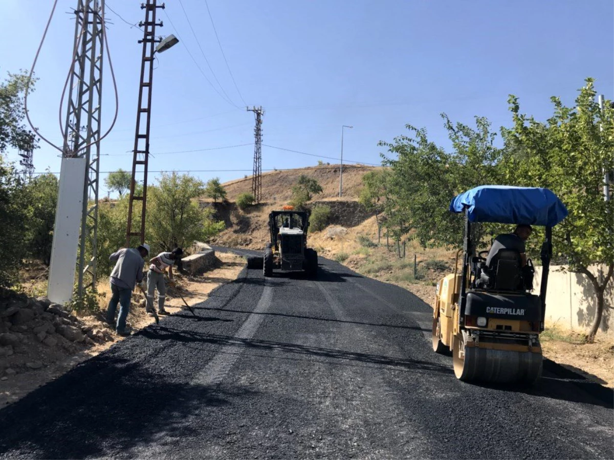 Arapgir\'de asfalt çalışmaları devam ediyor