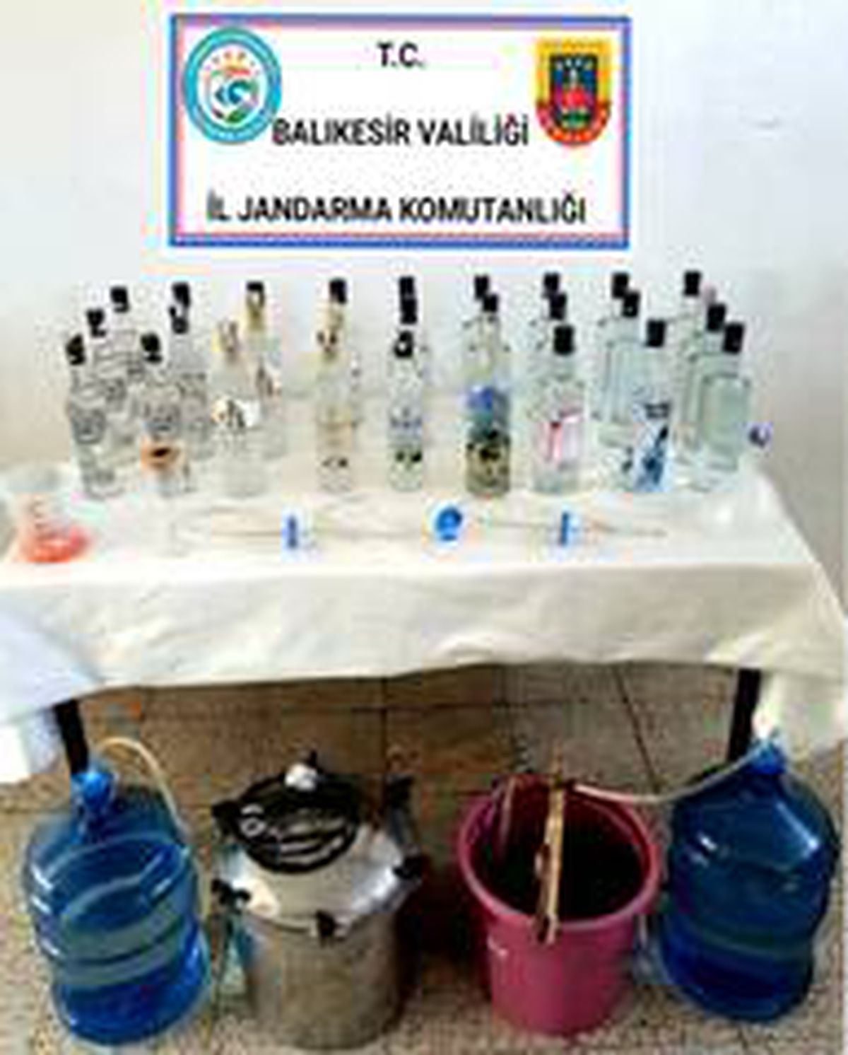 Balıkesir\'de 150 litre kaçak içki ele geçirildi