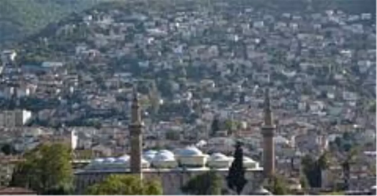 Bursa\'nın Mollafenari Mahallesi\'nin dik yokuşları sayesinde mahalleliler kilo almıyor