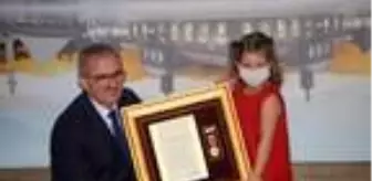 Son dakika gündem: Diyarbakır'da, gazi ve şehit yakınlarına Devlet Övünç Madalyası ve Beratı verildi