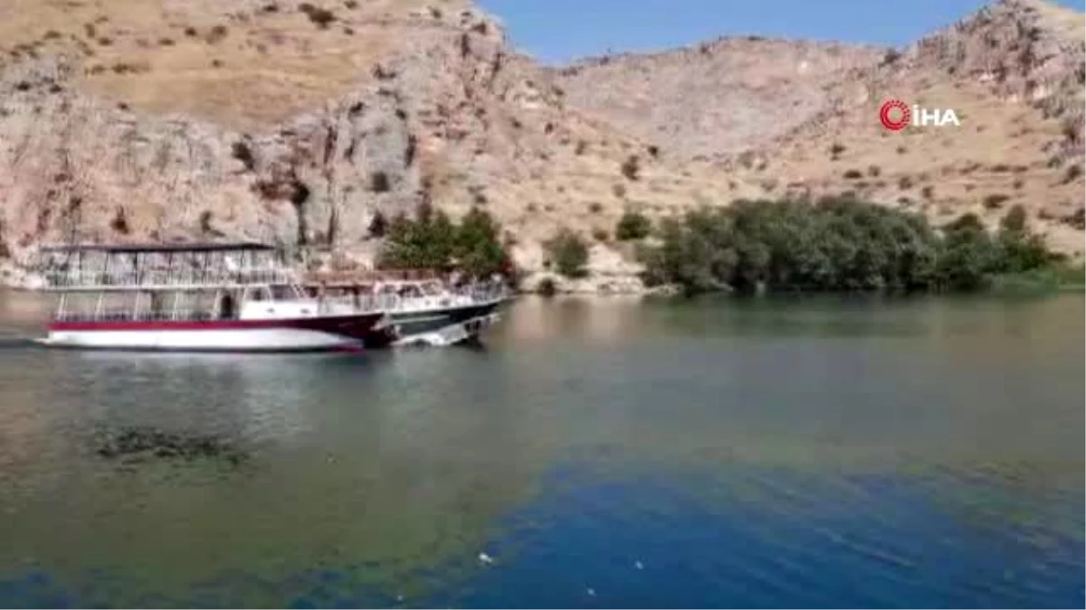 Halfeti\'de tur teknesi battı