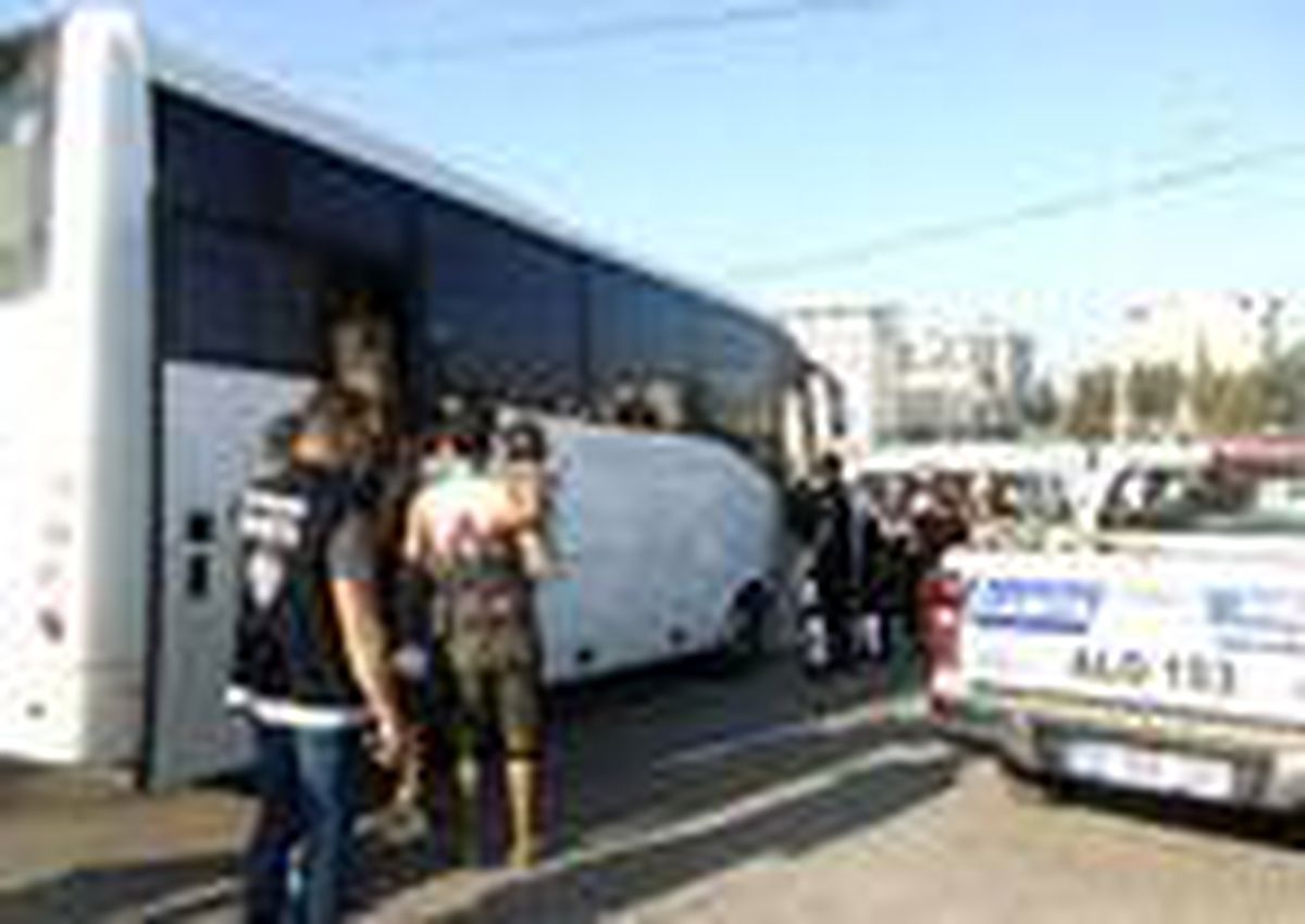 Hatay\'da \'konar göçer\' dilenciler, kent dışına çıkarıldı