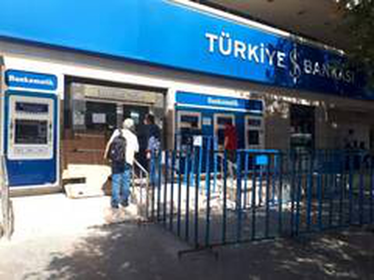 İş Bankası faaliyetlerini geçici süreyle durdurdu