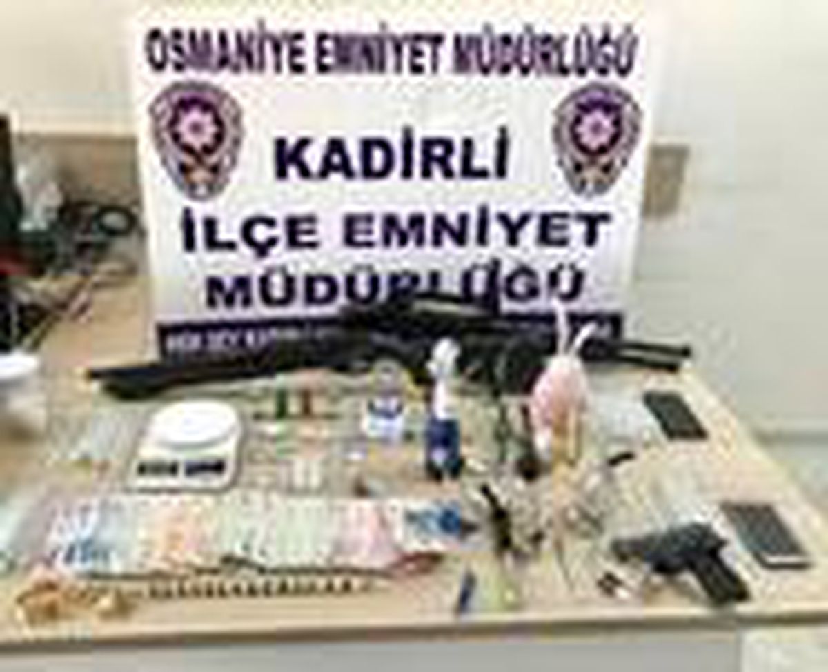 Kadirli\'de uyuşturucu satıcılarına operasyon: 5 gözaltı