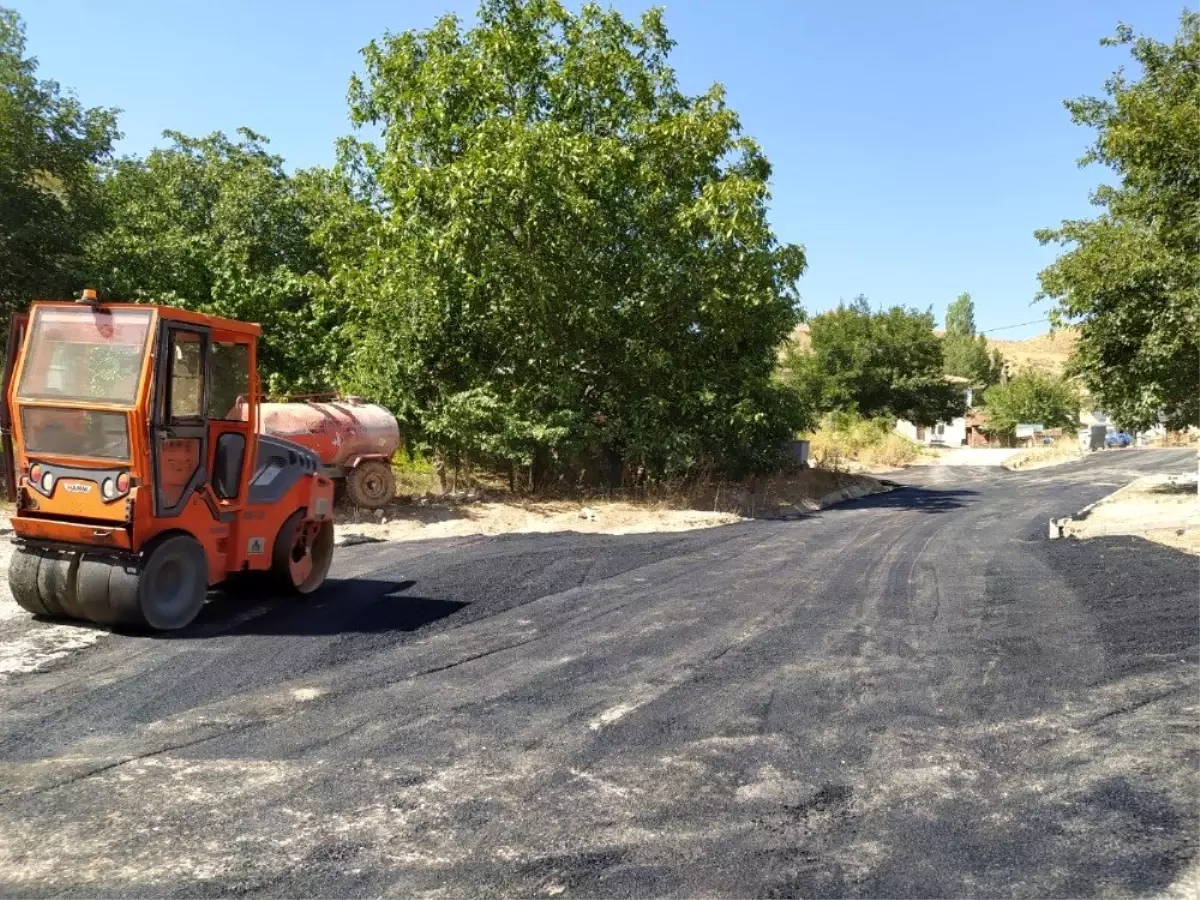 Kuluncak\'ta asfalt çalışmaları sürüyor