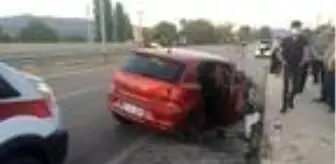 Otomobil, kamyonete çarptı: 1 ölü, 3 yaralı