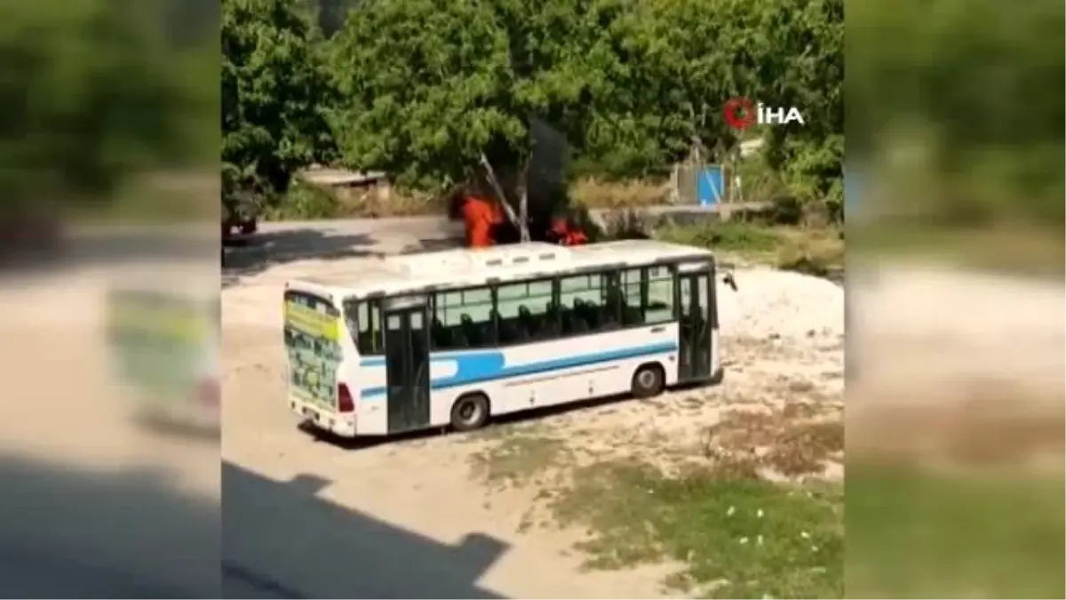 Park halindeki lüks otomobil alev alev yandı