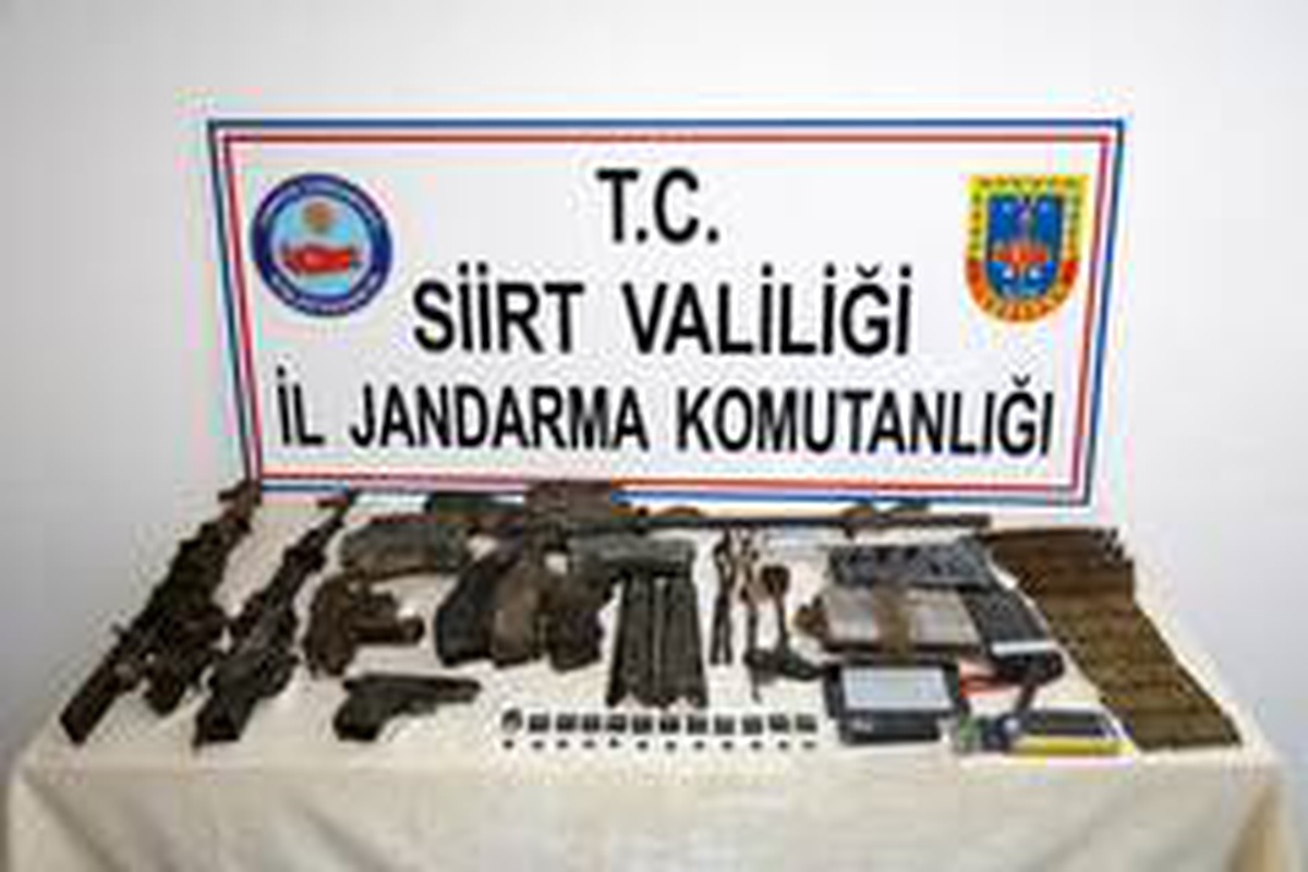 Siirt\'te etkisiz hale getirilen PKK\'lı teröristlere ait mühimmat ve yaşam malzemesi ele geçirildi