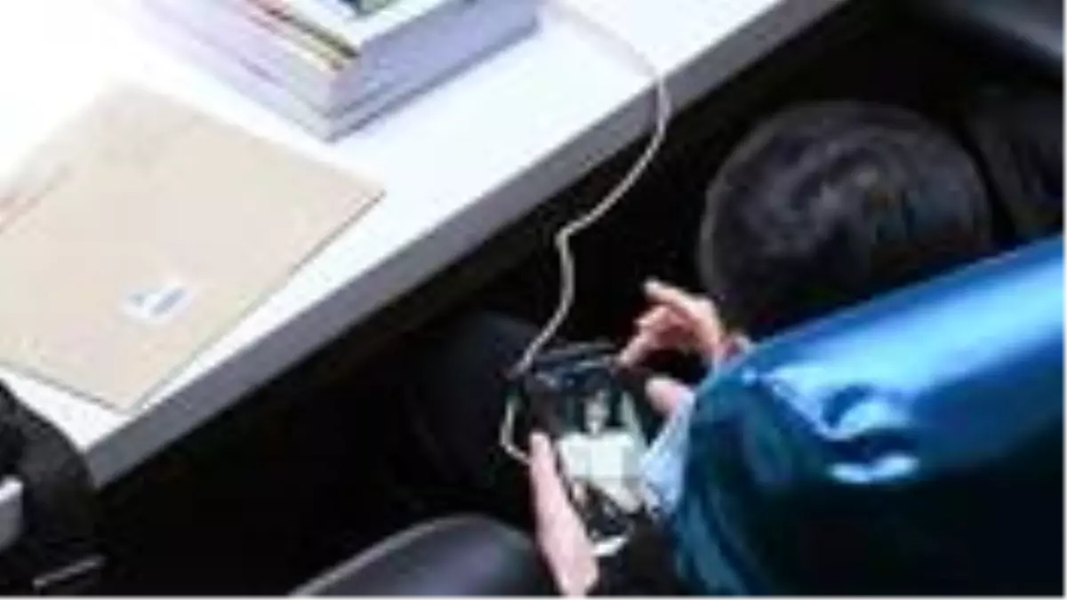 Tayland\'da milletvekili parlamentoda cinsel içerikli film izlerken yakalandı