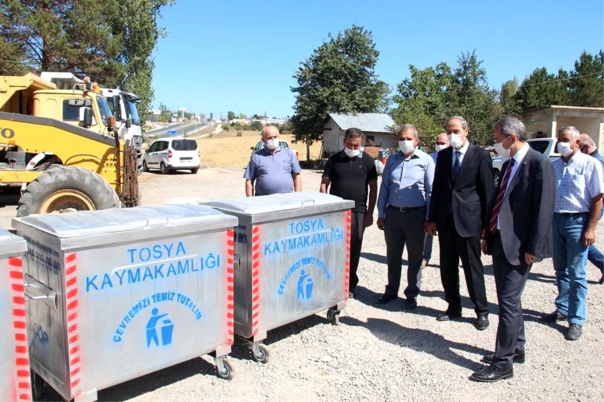 Tosya\'da yeni çöp konteynerleri muhtarlara teslim edildi