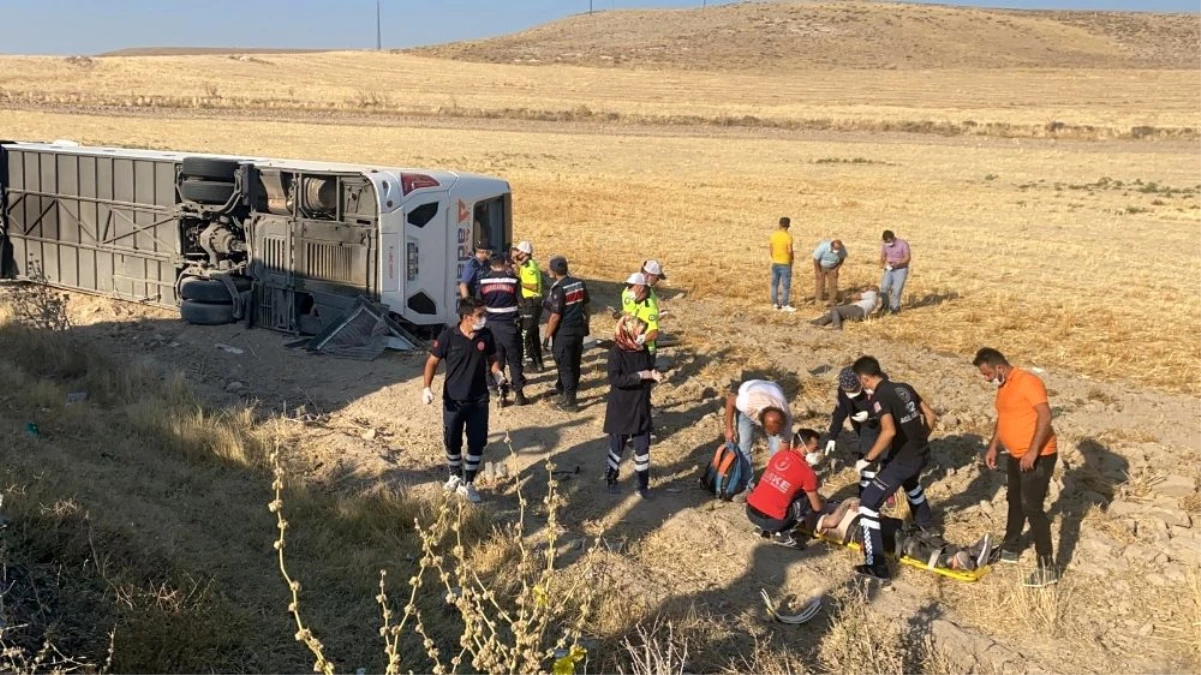 Aksaray\'da yolcu otobüsü devrildi: 2\'si ağır 32 yaralı