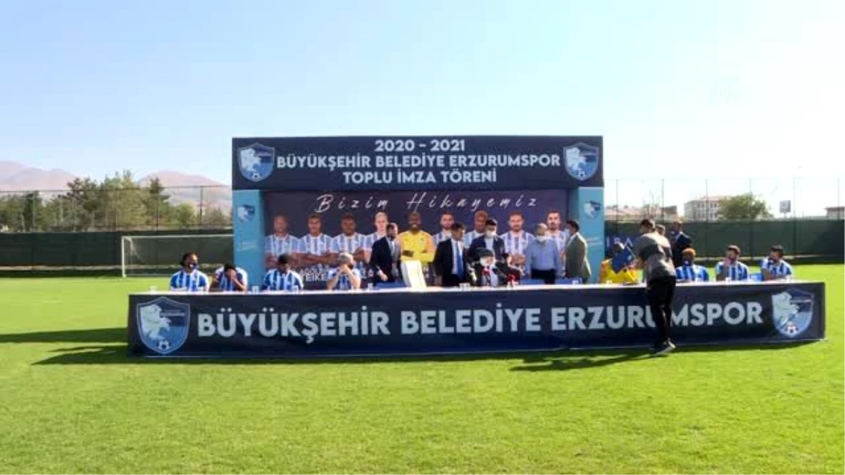 Büyükşehir Belediye Erzurumspor\'da toplu imza töreni düzenlendi