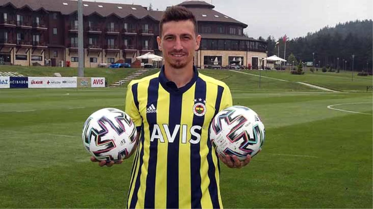 Fenerbahçe, Mert Hakan Yandaş\'ın lisansını çıkardı