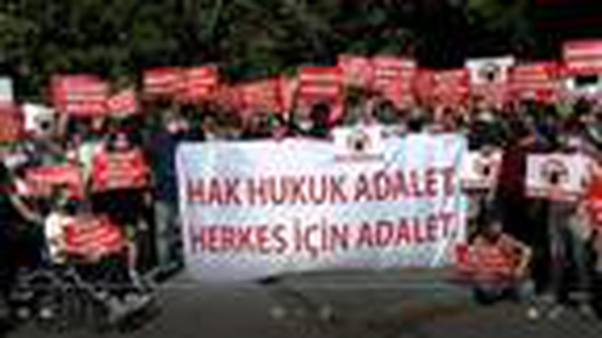 GAZETE SATIŞ BÜFESİ SAHİPLERİNDEN İBB\'YE KİRA ZAMMI PROTESTOSU