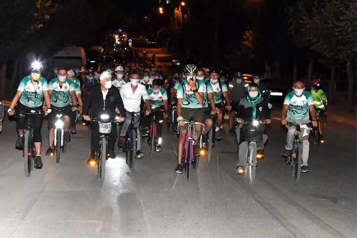 Isparta\'da yüzlerce kişi aynı anda pedal çevirdi