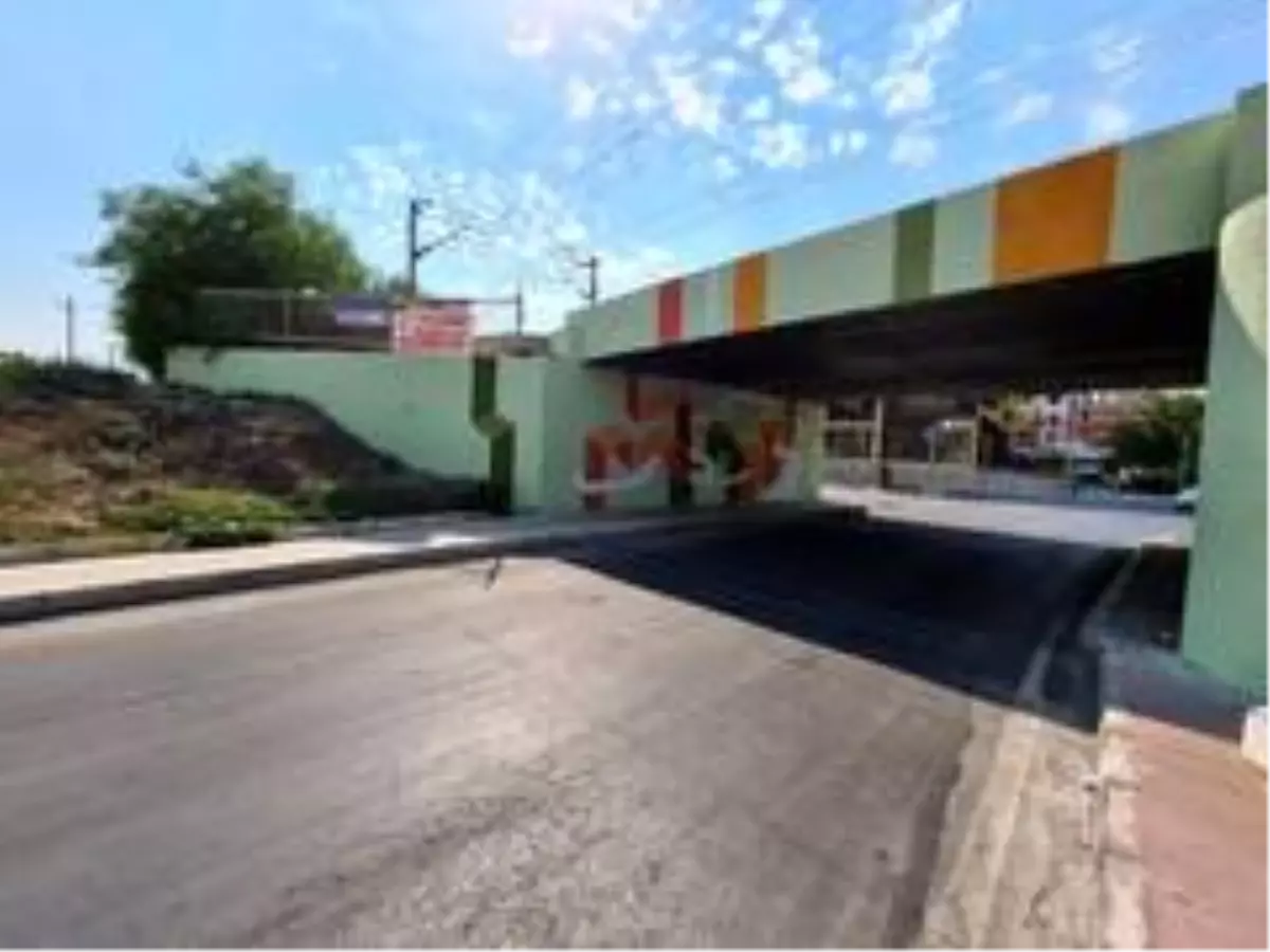 İzmir\'de alt geçitlere renk geldi