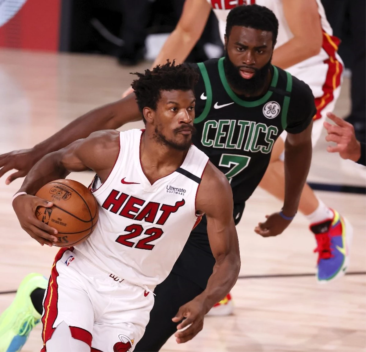 NBA\'de heyecan sürüyor: Miami, Boston karşısında 2-0 yaptı