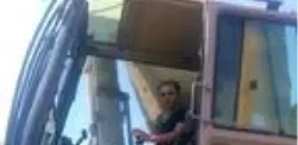 Operatör, devrilen iş makinesinin altında kalarak yaşamını yitirdi