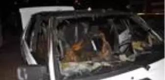 Park halindeki otomobil yanarak, kullanılamaz hale geldi