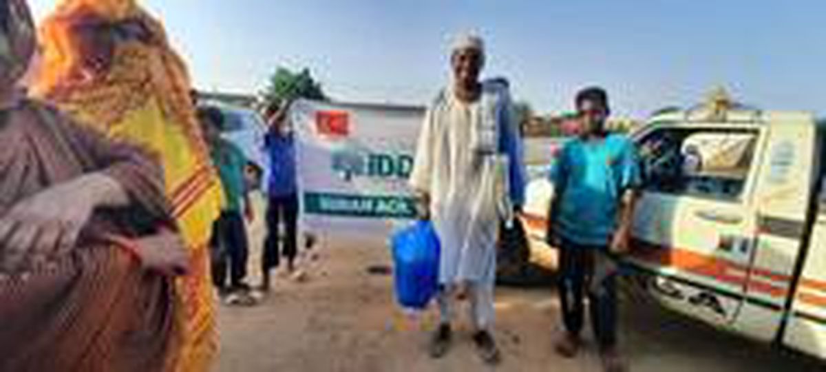 İDDEF, Sudan\'daki sel mağdurlarına yardım paketi dağıttı