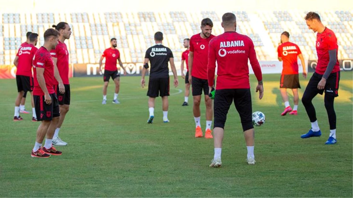 Süper Lig Yönetimi ve hükümet anlaşamadığı için Arnavutluk\'da futbol tamamen durdu