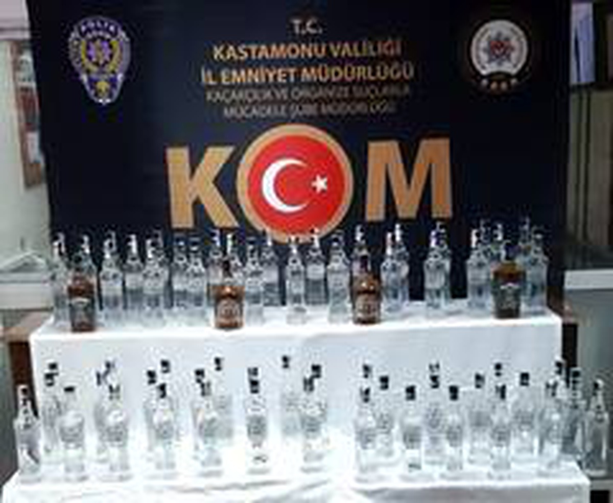 Yolcu otobüsünde 65 şişe kaçak içki şişesi yakalandı