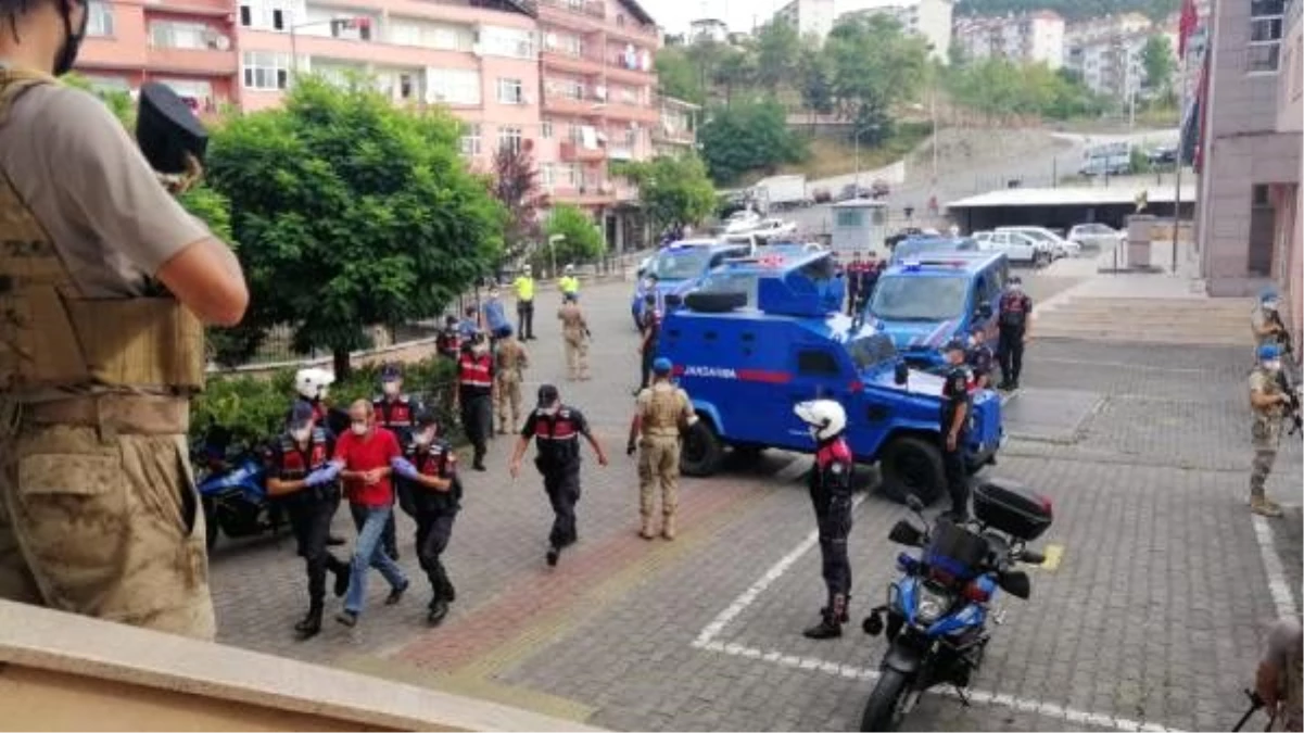 2 kişiyi öldürüp yeni cinayet planlarken yakalanan şüpheliler adliyeye sevk edildi