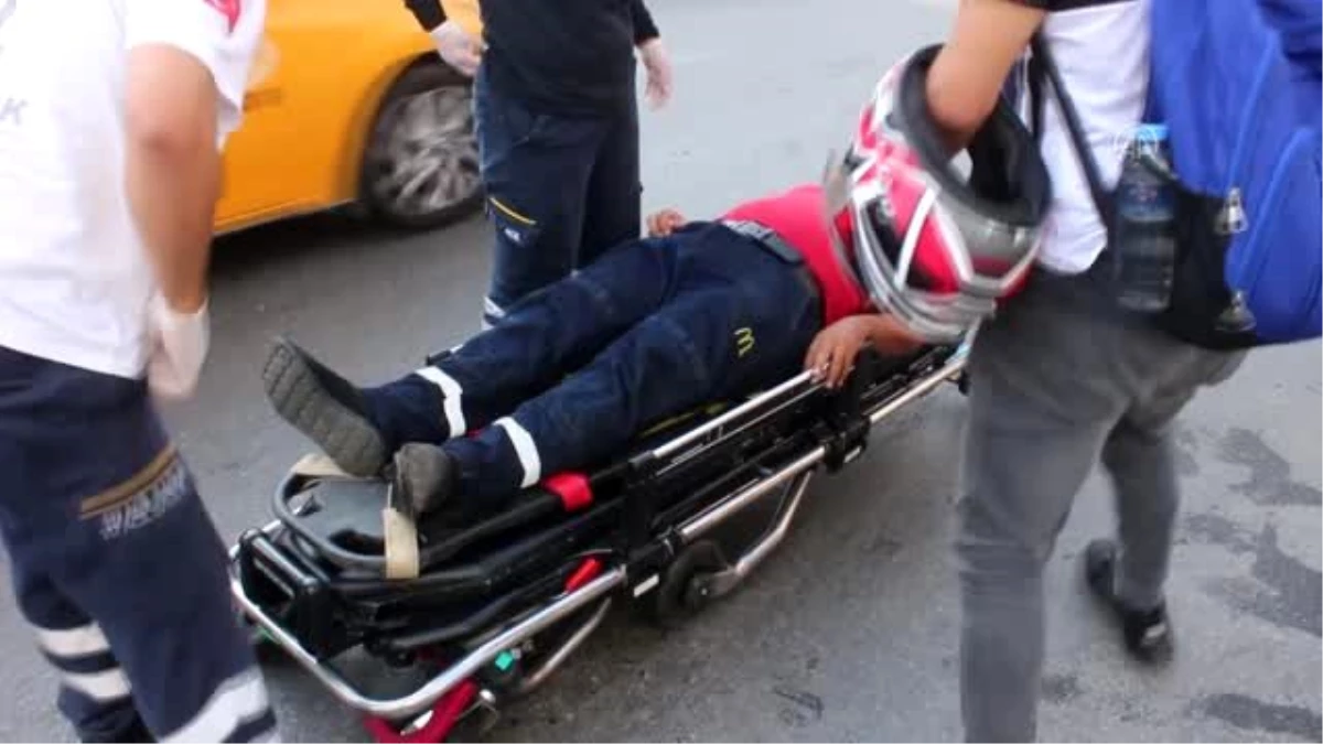 Adana\'da otomobil ile çarpışan motosikletin sürücüsü yaralandı