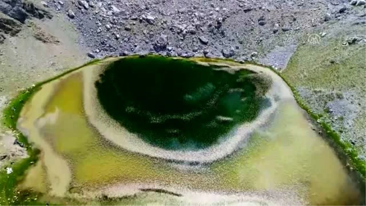 Anamas Dağı\'ndaki krater gölü, doğaseverler ile trekking tutkunlarının ilgisini çekiyor