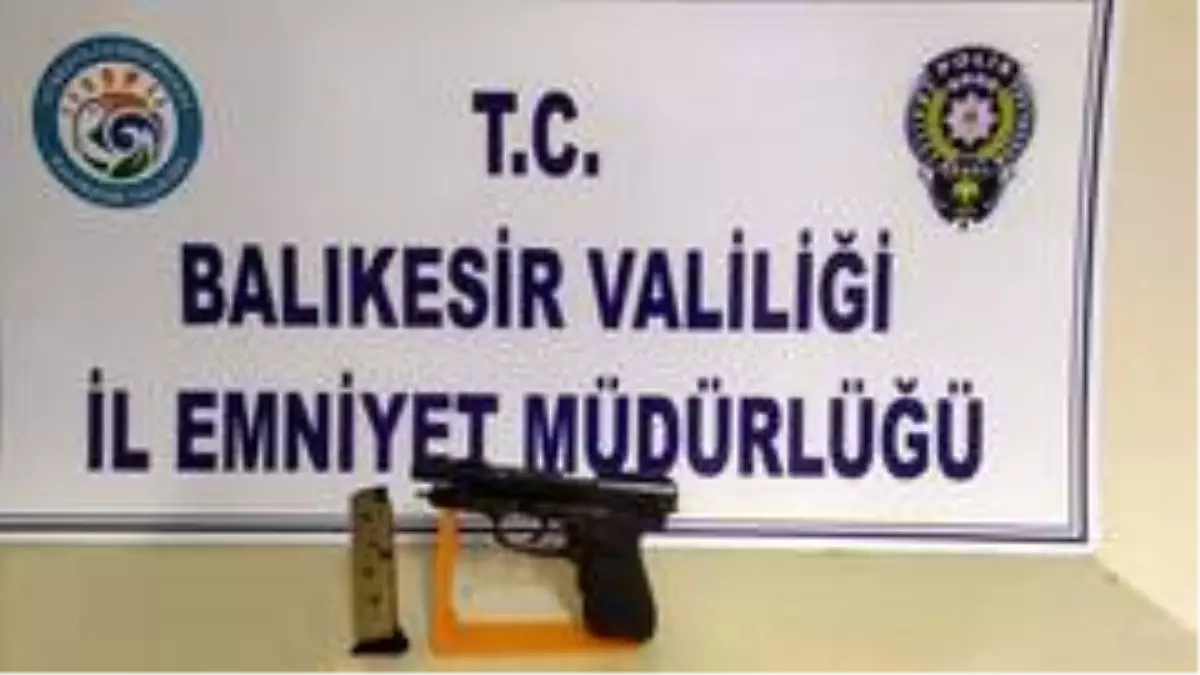 Son dakika haberleri | Balıkesir\'de aranan 13 şahıs yakalandı, 2 silah ele geçirildi