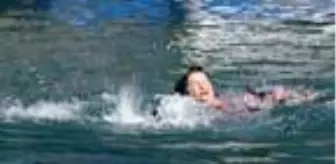 Dizi oyuncusu Aslı Omağ'ın boğulduğunu zannedip suya atladı