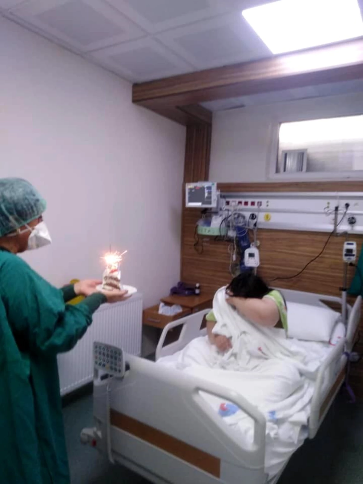 Down sendromlu korona hastasına doğum günü sürprizi