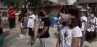 Minik ellerini yıkadıkça oyuncaklarına kavuşuyorlar