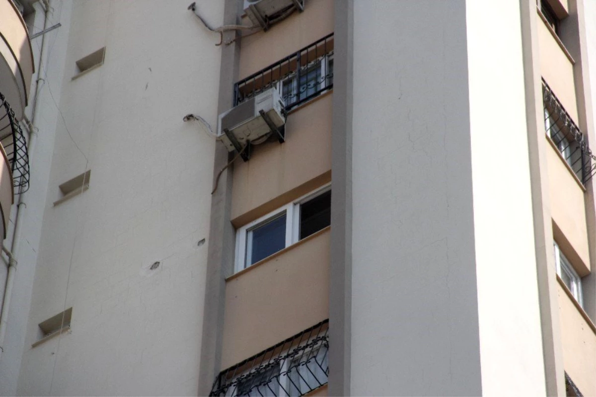 11\'inci kattaki evinin penceresini silerken düşen kadın öldü