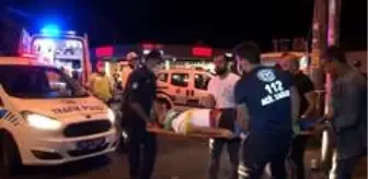 Şişli'de çalıntı motosikletle polisten kaçan şüpheliler taksiye çarptı: 2 yaralı