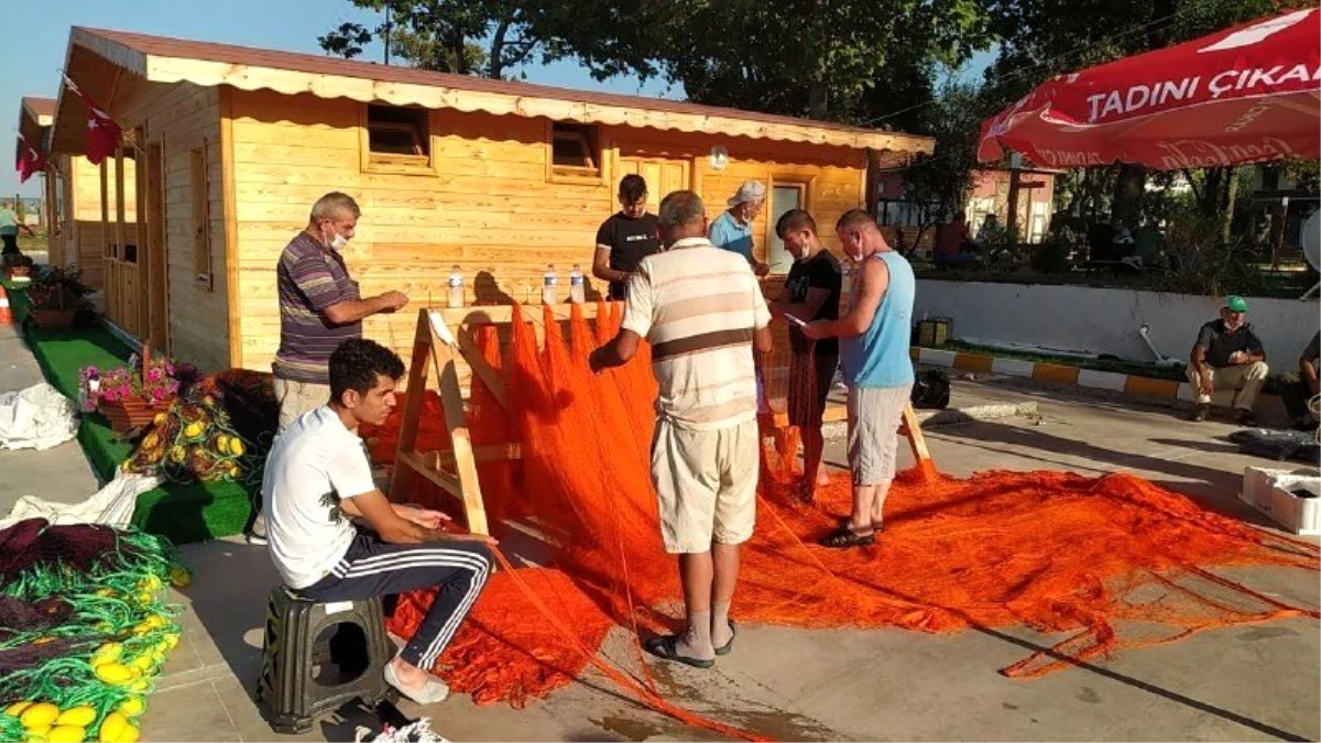 Akçakoca\'da balıkçılar poyraz nedeniyle limana sığındı