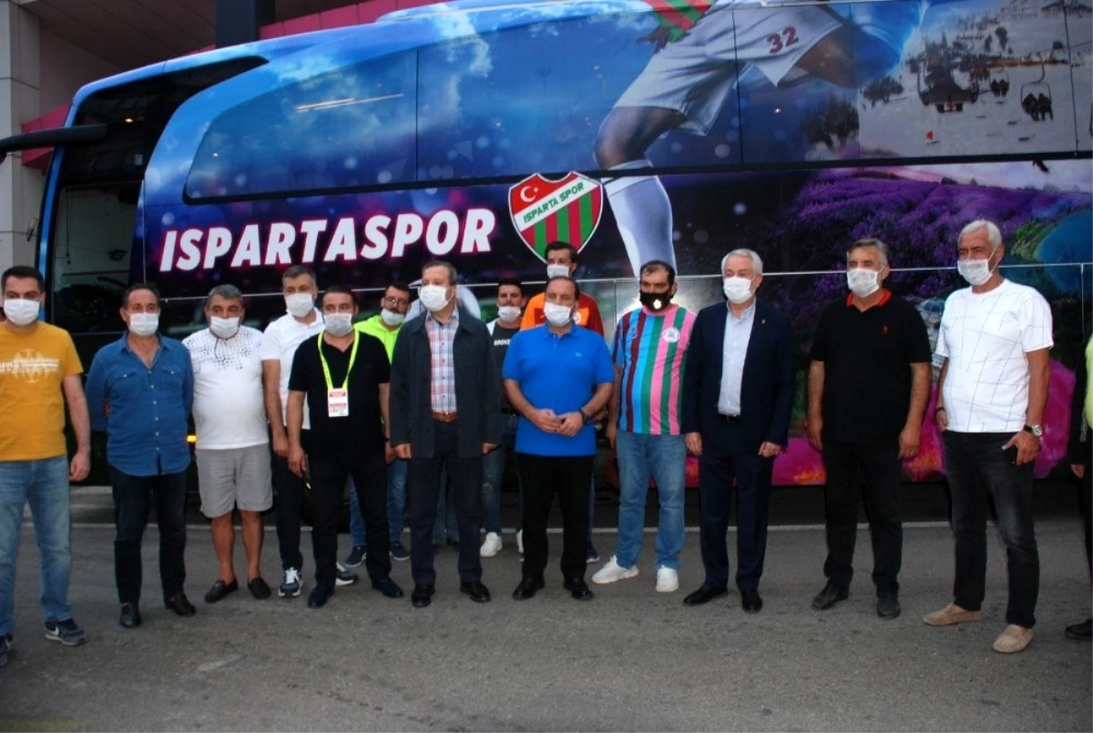 Belediye Başkanı, Isparta 32 Spor\'a otobüs hediye etti