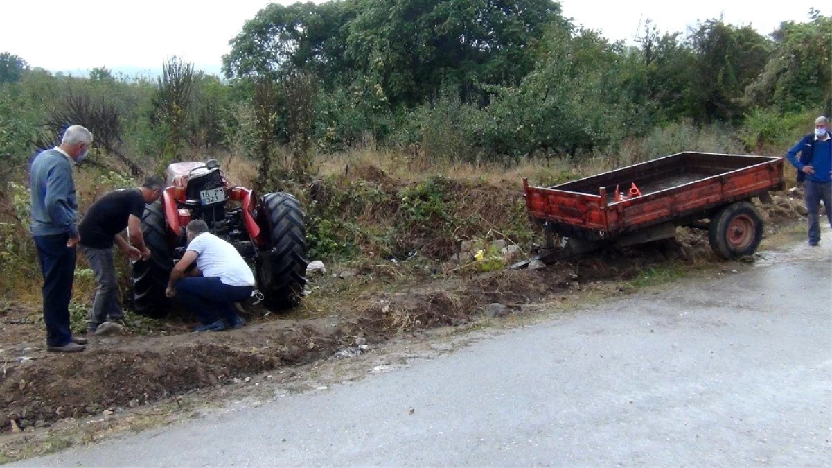 Bursa\'da traktör devrildi: 1\'i ağır, 3 yaralı