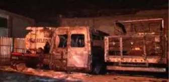 Fatih Belediyesi'nin eski belediye araçları alev alev yandı