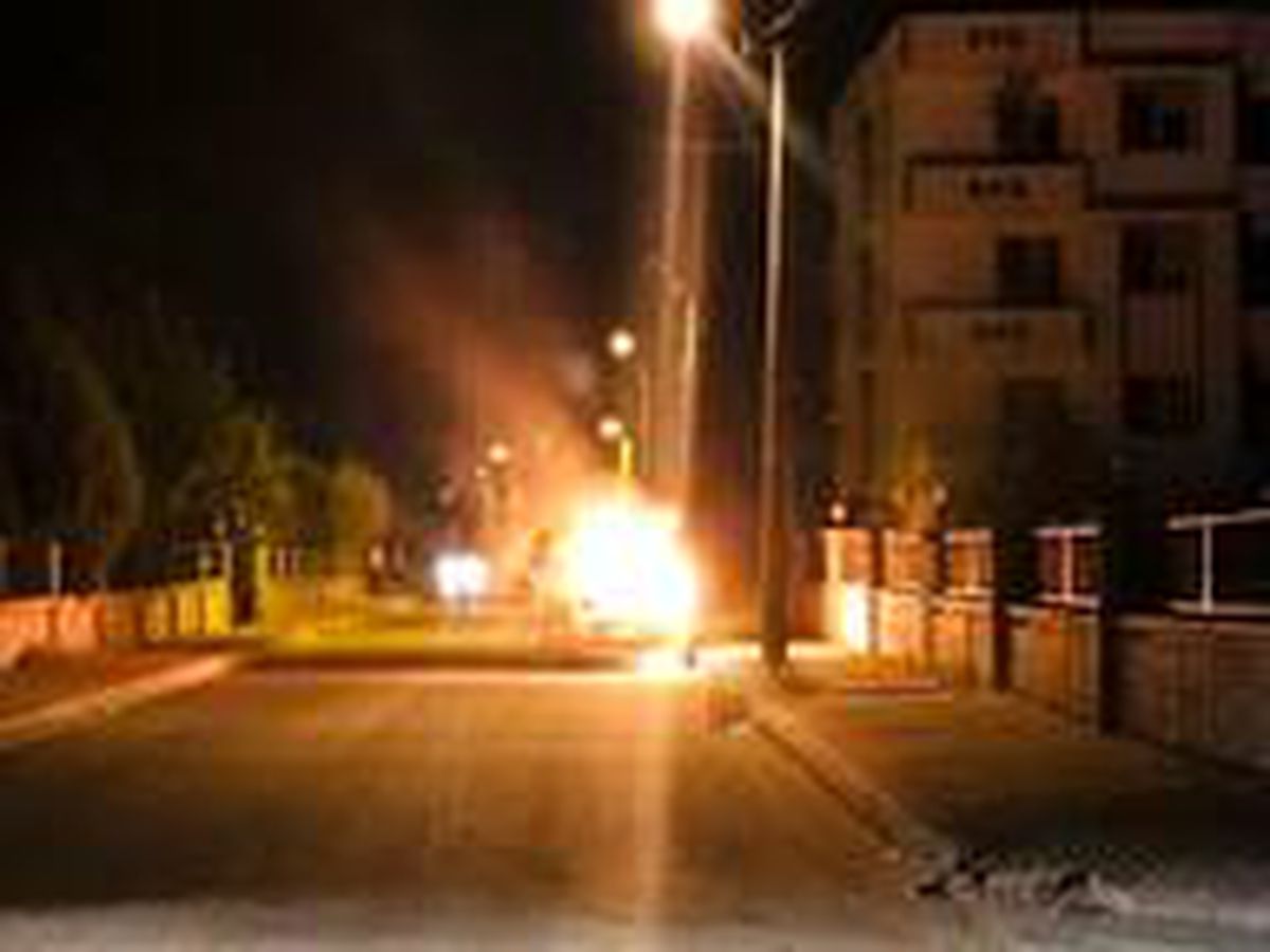 Park halindeki araç alev topuna döndü