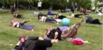 Şalvarlarıyla pilates eğitimine katıldılar