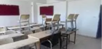 Silopi'de fedakar öğretmenler okulu boyadı