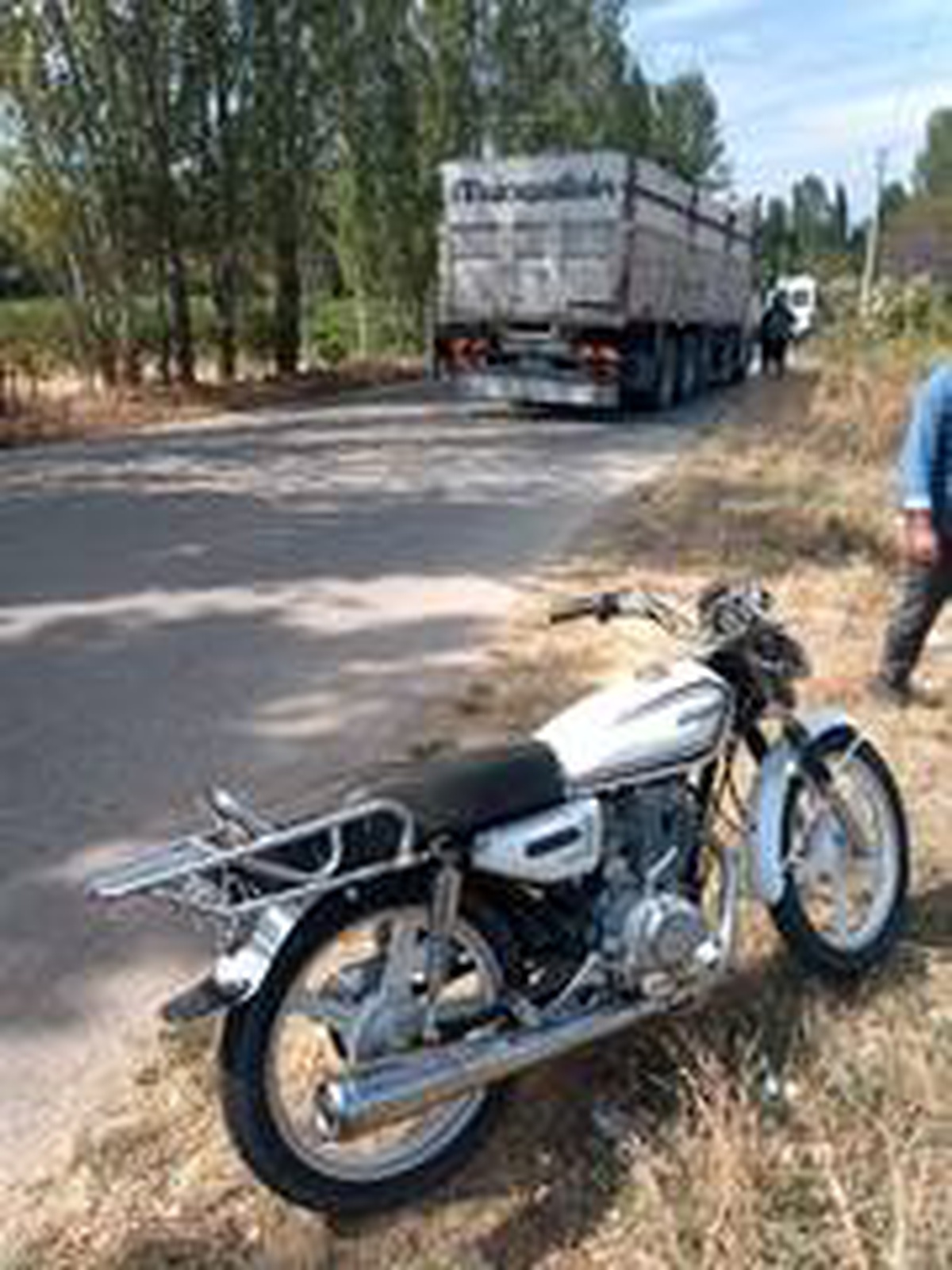 Şuhut\'ta motosiklet ile kamyon çarpıştı: 1 ölü, 1 yaralı