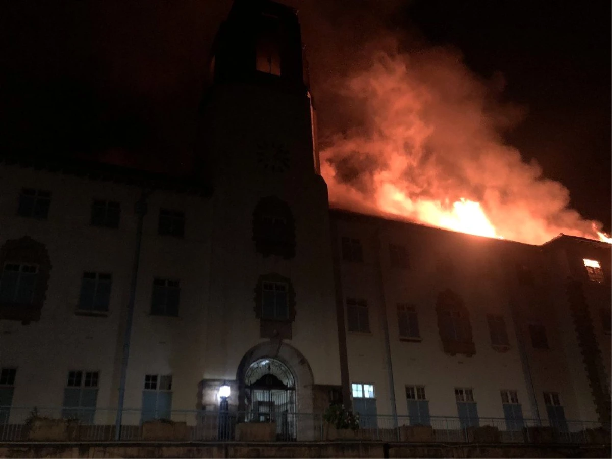 Son dakika haberi | - Uganda Makerere Üniversitesi\'nde yangın