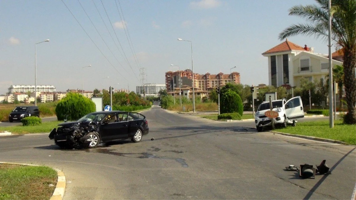Antalya\'da trafik kazası: 4 yaralı