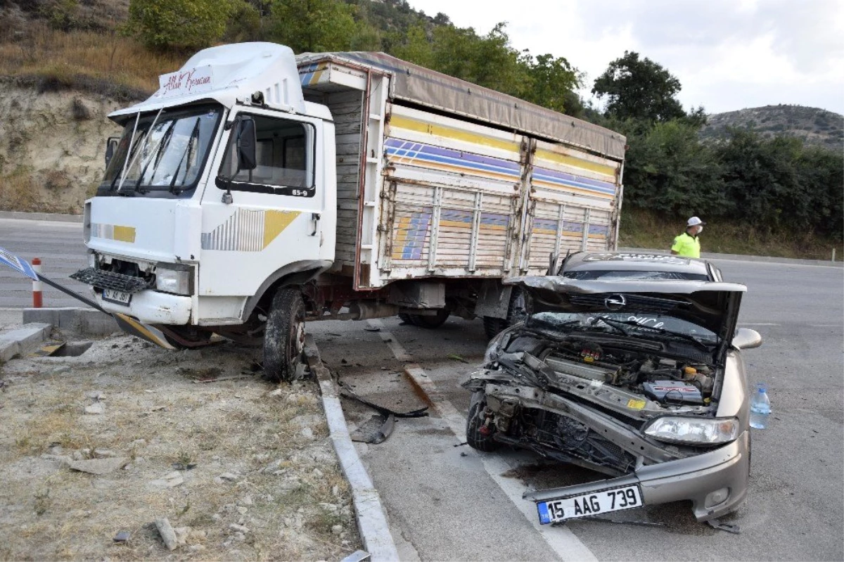 Burdur\'da trafik kazası: 5 yaralı