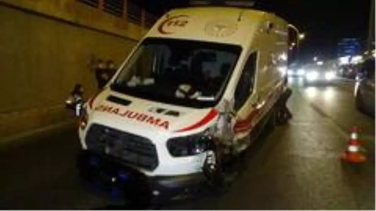 Diyarbakır\'da ambulans kaza yaptı: 3 yaralı